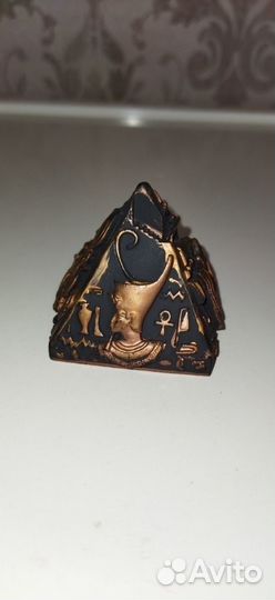 Шунгитовая пирамида