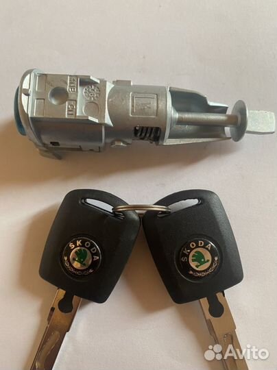 Личинка замка двери Шкода Октавия А5