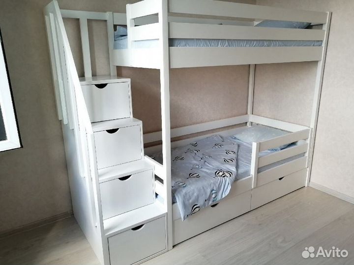 Детская двухъярусная кровать