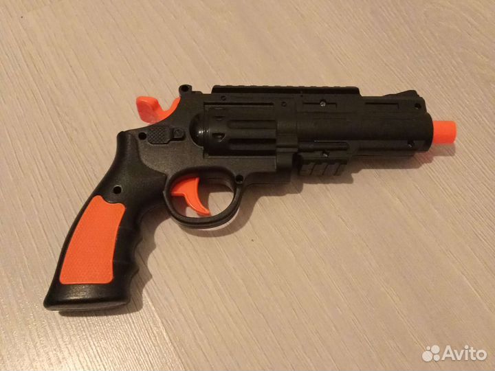 Пистолет пластиковый на арбизах