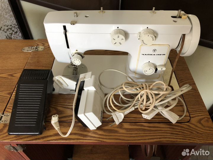 Швейная машина Чайка 142м