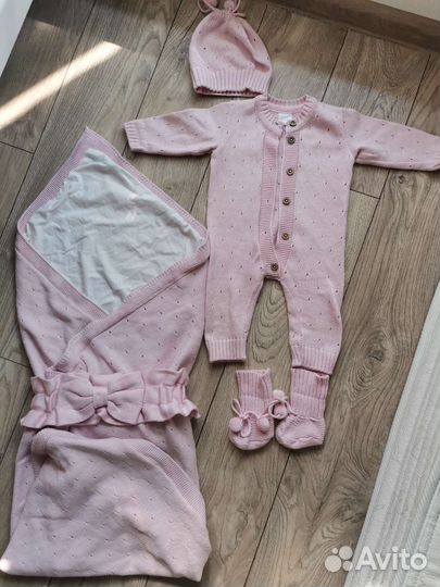 Комплект на выписку или для прогулок новорожденной