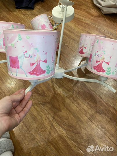 Люстра и светильник