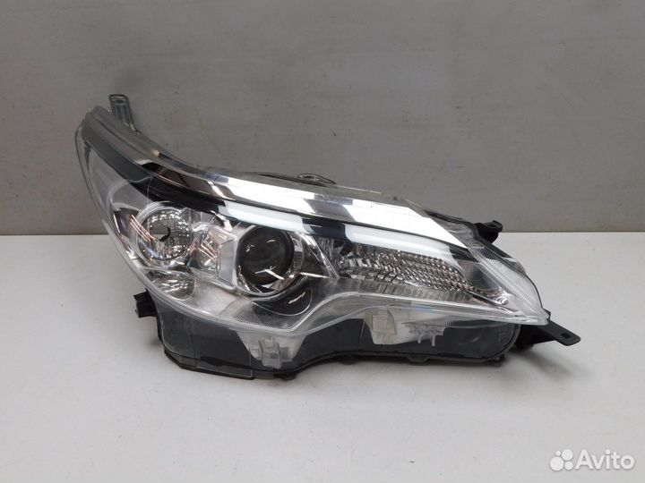 Фара правая Toyota Fortuner 811100KG30