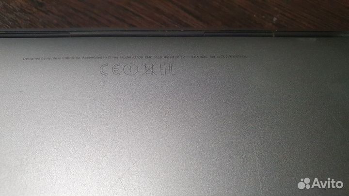 Apple macbook pro 13 2017 touch bar 4 ports