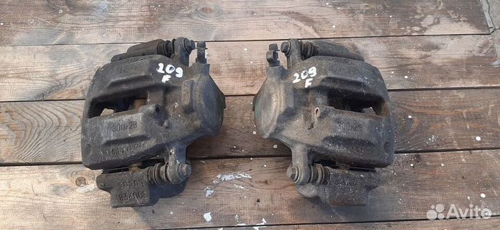 Суппорт передний Mercedes CLK W209