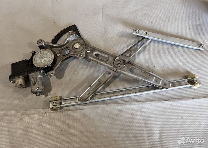 Стеклоподъемник передний левый Hyundai i20