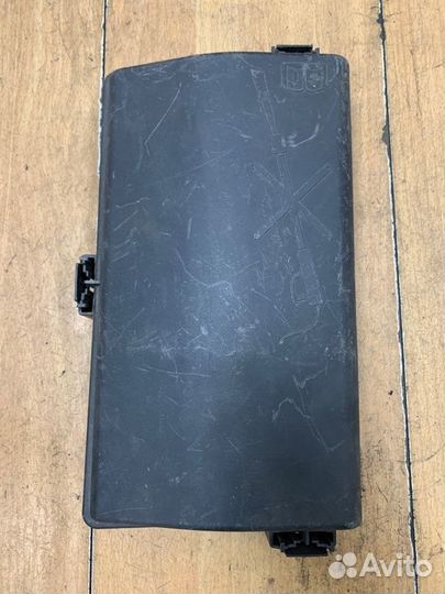 Крышка блока предохранителей Opel Insignia