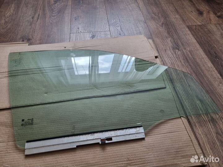 Стекло правое переднее Vectra B - Хэтчбек