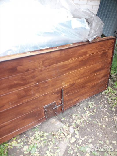 Двери входные - железная и деревянные