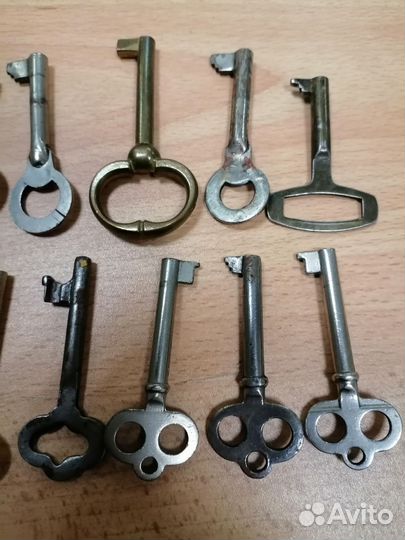 Старые мебельные ключи