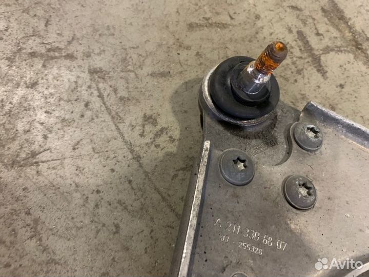 Рычаг подвески верхний передний правый