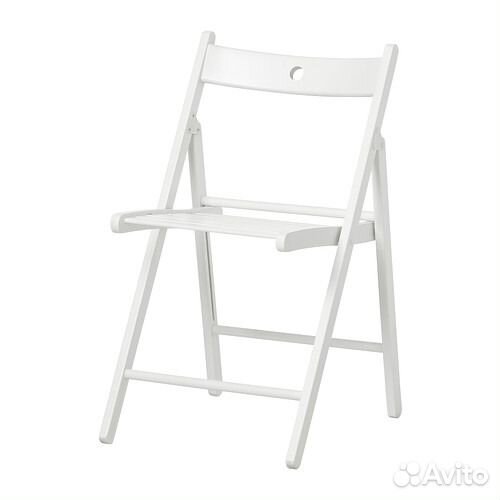 Аренда белых деревянных стульев