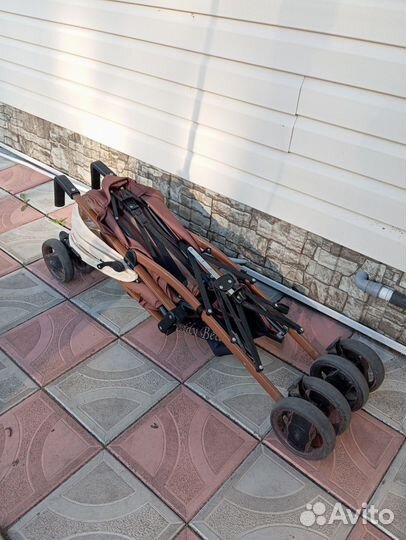 Прогулочная коляска трость