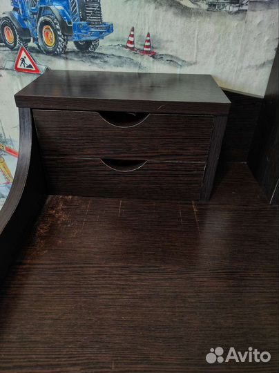 Трюмо с зеркалом