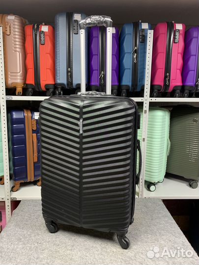 Чемодан M средний 67/45/23