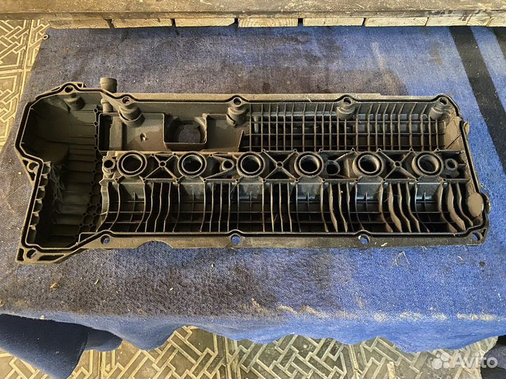 Крышка клапанов m50b25 бу