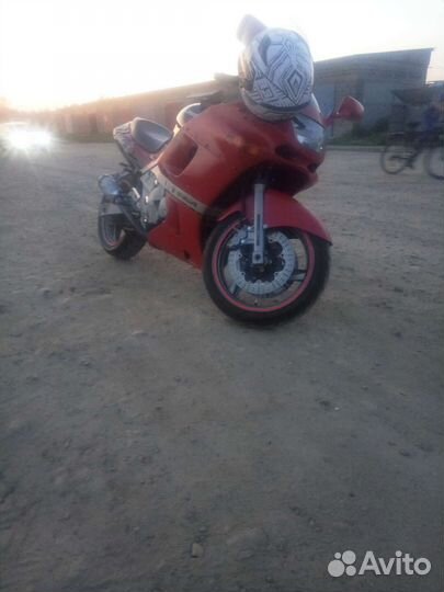Кавасаки ZZR 400