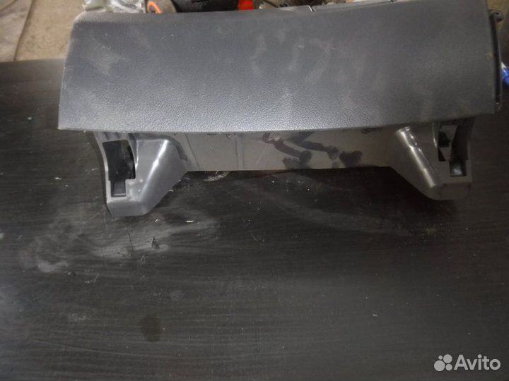 Бардачок Toyota Corolla 151 1ZR 2011