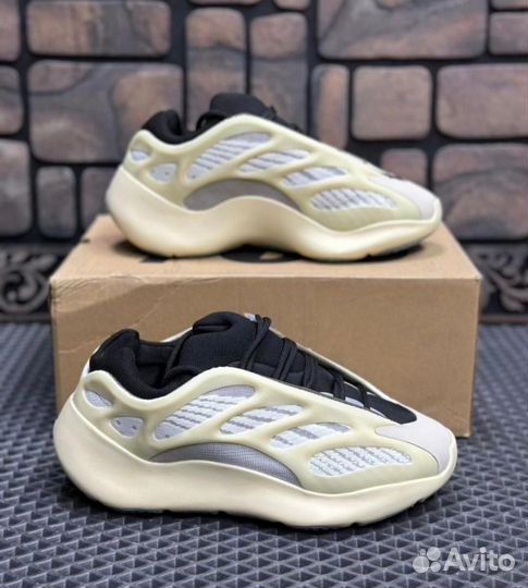 Adidas Yeezy Boost 700 v3