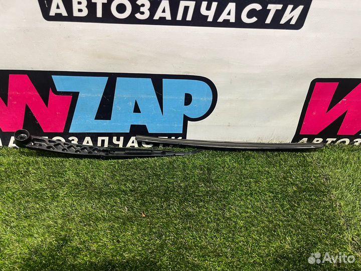 Поводок стеклоочистителя правый Fiat 124 2018