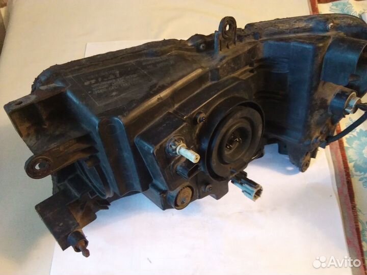 Фара правая Nissan Patrol Y61 рест