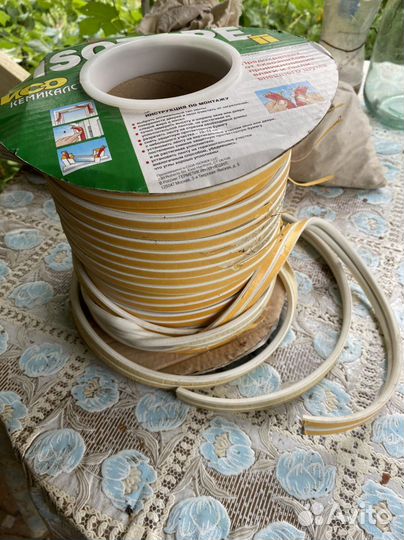 Уплотни ительная самоклеящеяся лента для окон