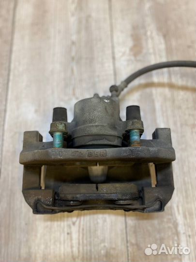 Суппорт тормозной передний правый Mazda 3