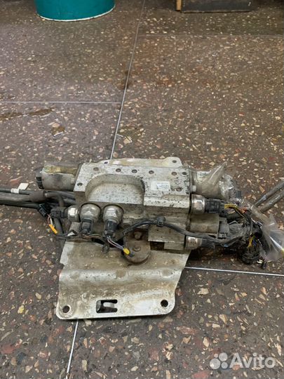 Блок клапанов активного стабилизатора Land Rover R