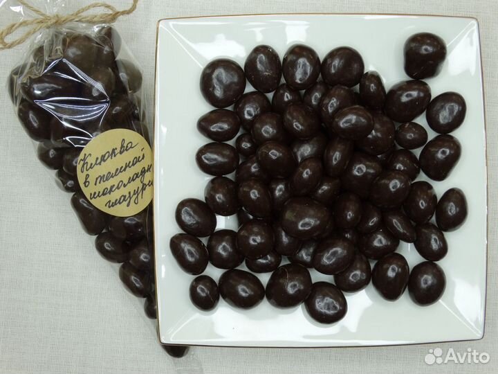 Клюква в темной шоколадной глазури