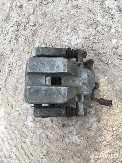 Суппорт тормозной левый задний Toyota Rav4 кузов A