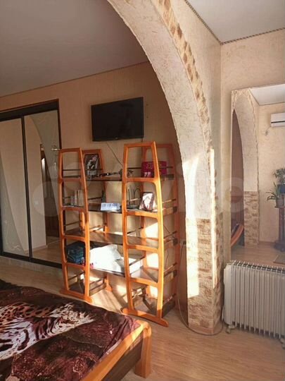 Дом 195 м² на участке 1,5 сот.