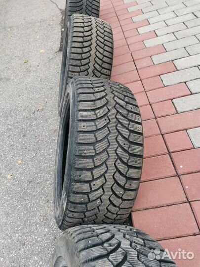 Bridgestone Blizzak Spike-01 245/45 R17