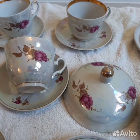 Сервиз: 6 чайных чашек, масленка и сахарница