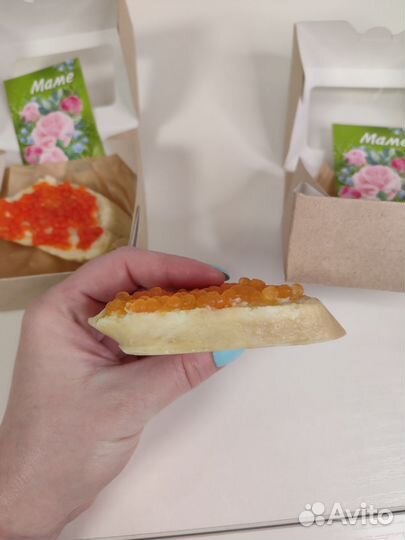 Икра красная, бутерброд из мыла
