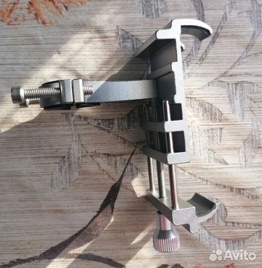 Крепление для телефона на руль