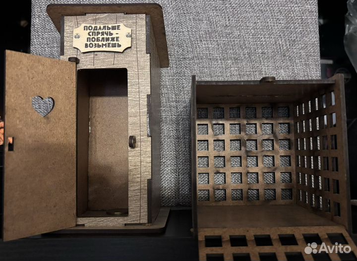 Копилки для монет или бумажных денег