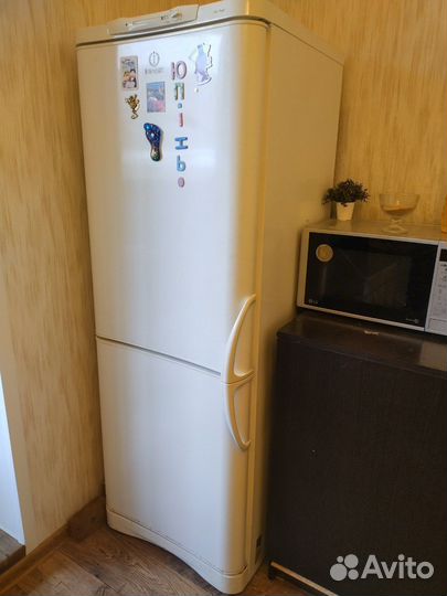 Холодильник бу indesit на запчасти