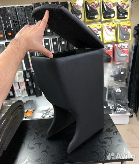 Подлокотник на Honda Stepwgn 2016г-выше