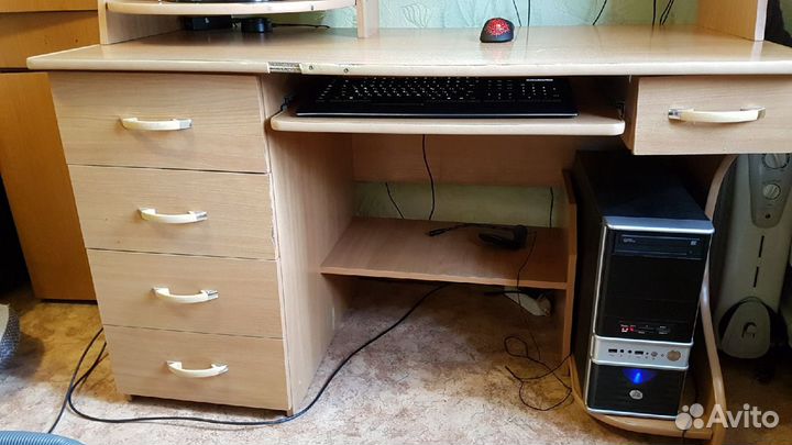 Компьютерный стол