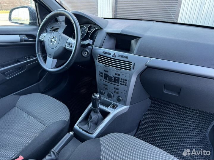 Opel Astra 1.6 МТ, 2013, 130 450 км