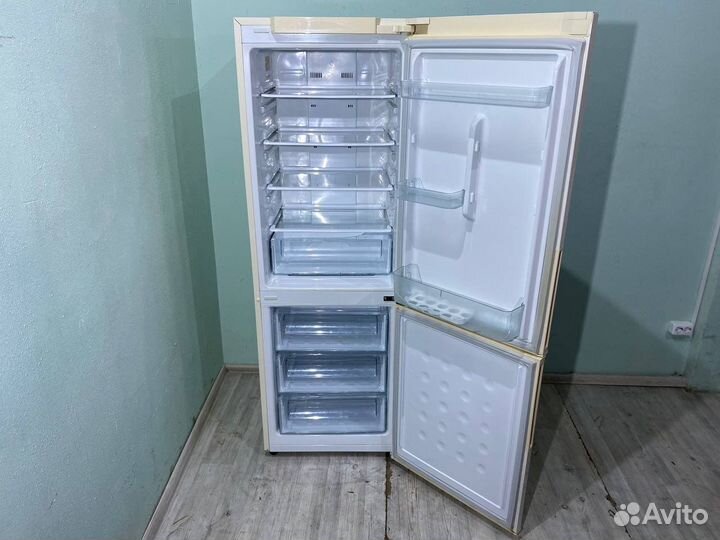Холодильник Samsung