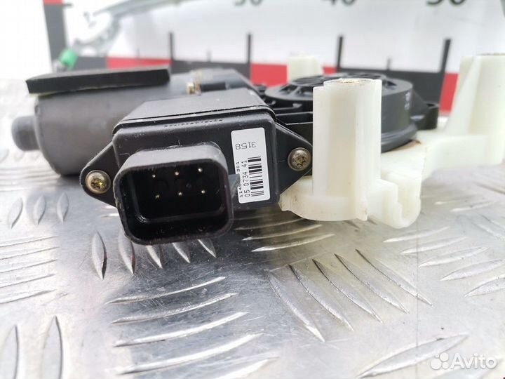 Стеклоподъемник электрический задний левый