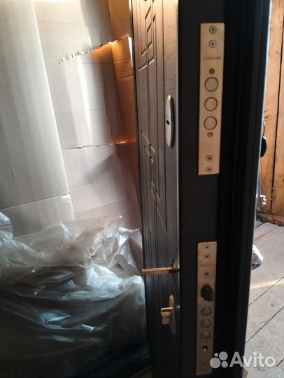 Дверь входная металлическая новая