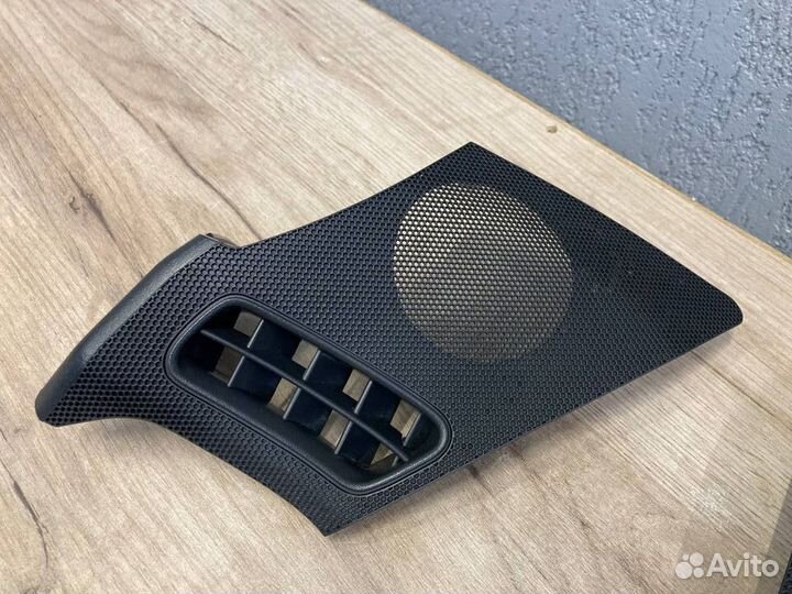 Сетки динамиков (в торпедо) Mercedes W210