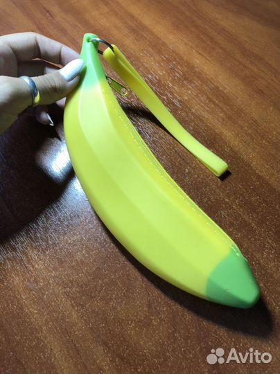 Пеналы и пенал банан