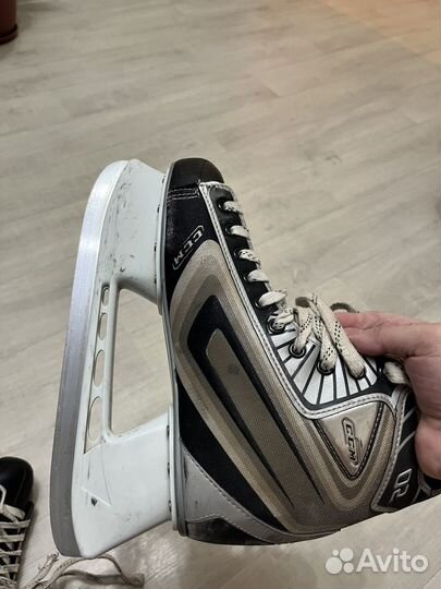 Хоккейные коньки CCM 44 размер