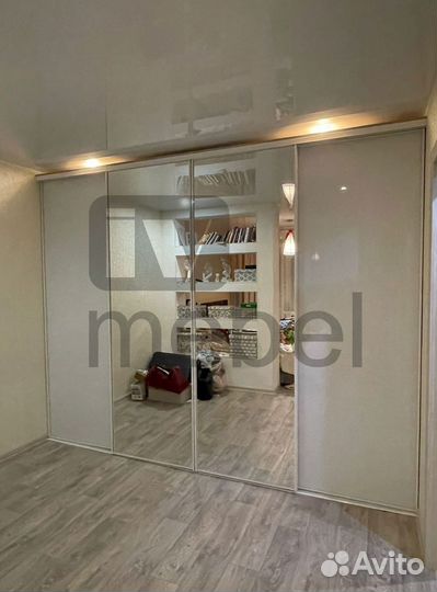 Шкаф купе с зеркалом