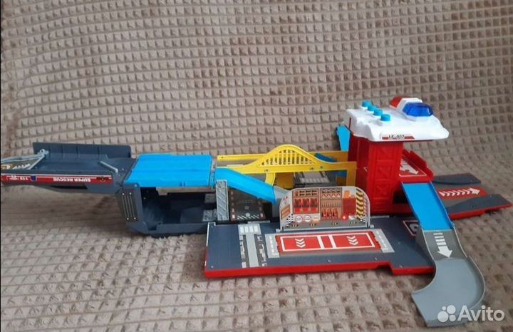 Машина пожарная-гараж