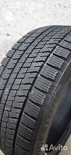 Bridgestone Blizzak VRX2 245/45 R19 98Q